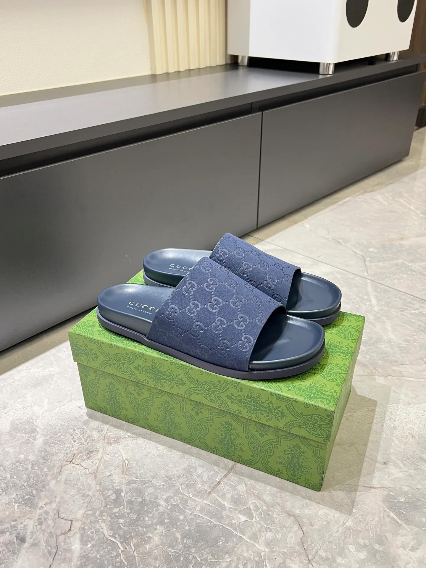 Men's Men's Shoes 💰p320 "GUCC＊" These slippers are made of GG polyester and feature a Gucci label on the front, adding a bold logo feel to the style. "Gucci Made in Italy" stamped label Rubber sole. Size 38-44